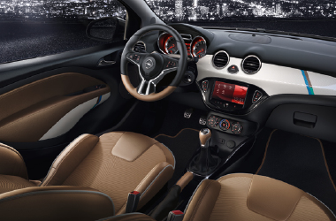 Schickes Interieur im Opel Adam Gebrauchtwagen